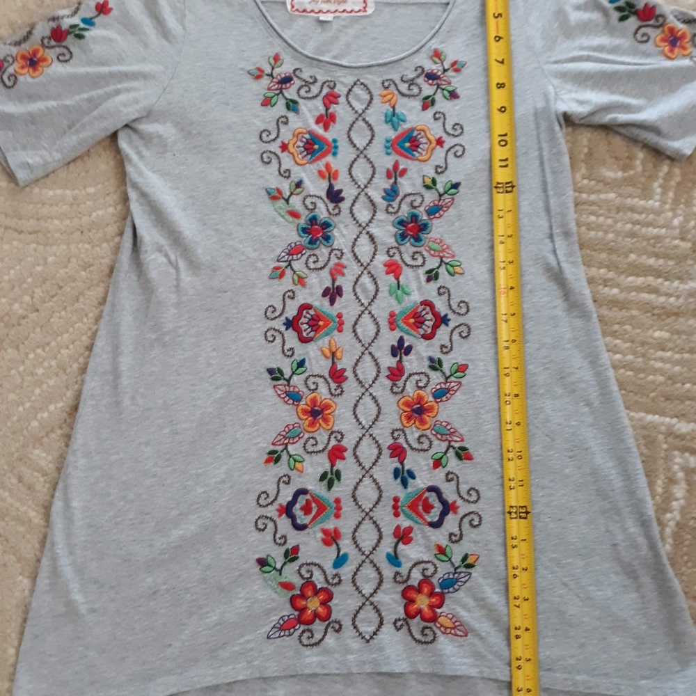 JWLA (Johnny Was)Grey Embroidered Tunic Top